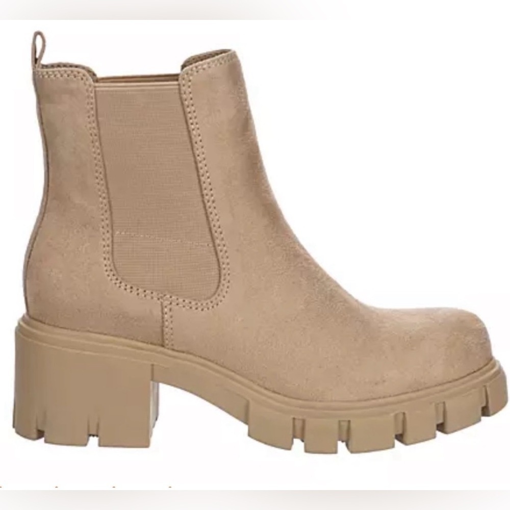 Madden girl tan chunky 90’s platform Tessa Chelsea boots